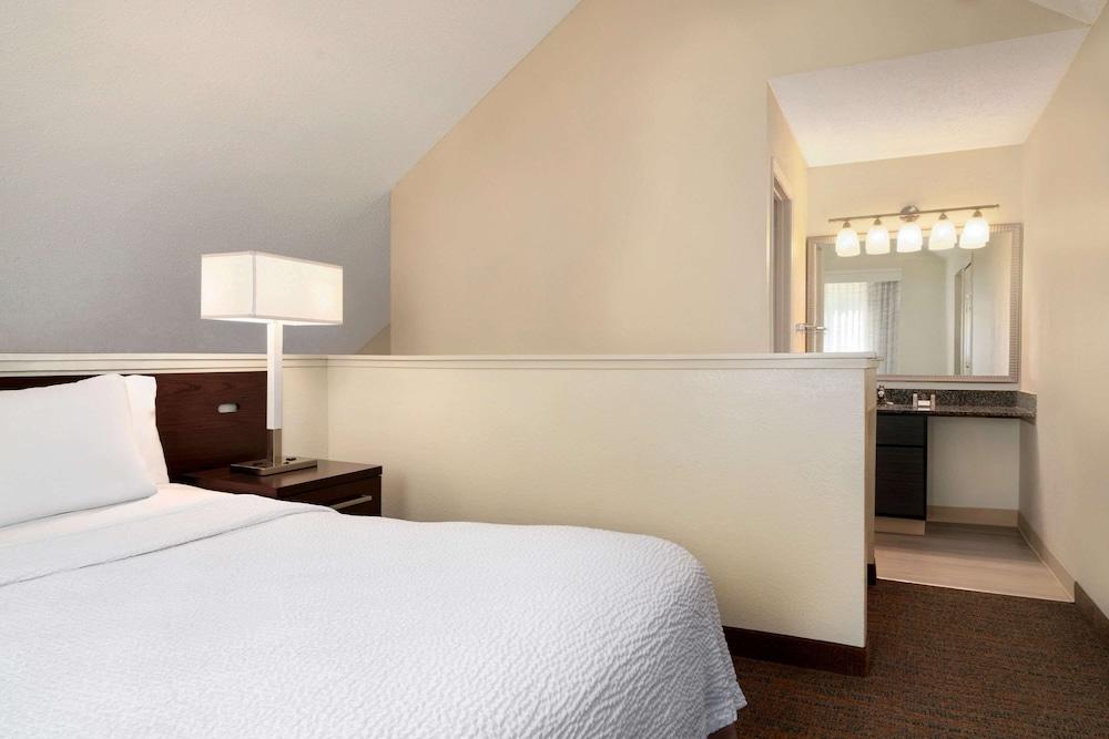 Hawthorn Suites by Wyndham Tinton Falls photo 3