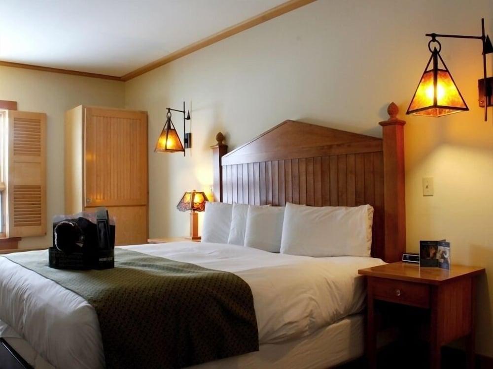 Old Faithful Snow Lodge & Cabins - Inside the Park photo 9