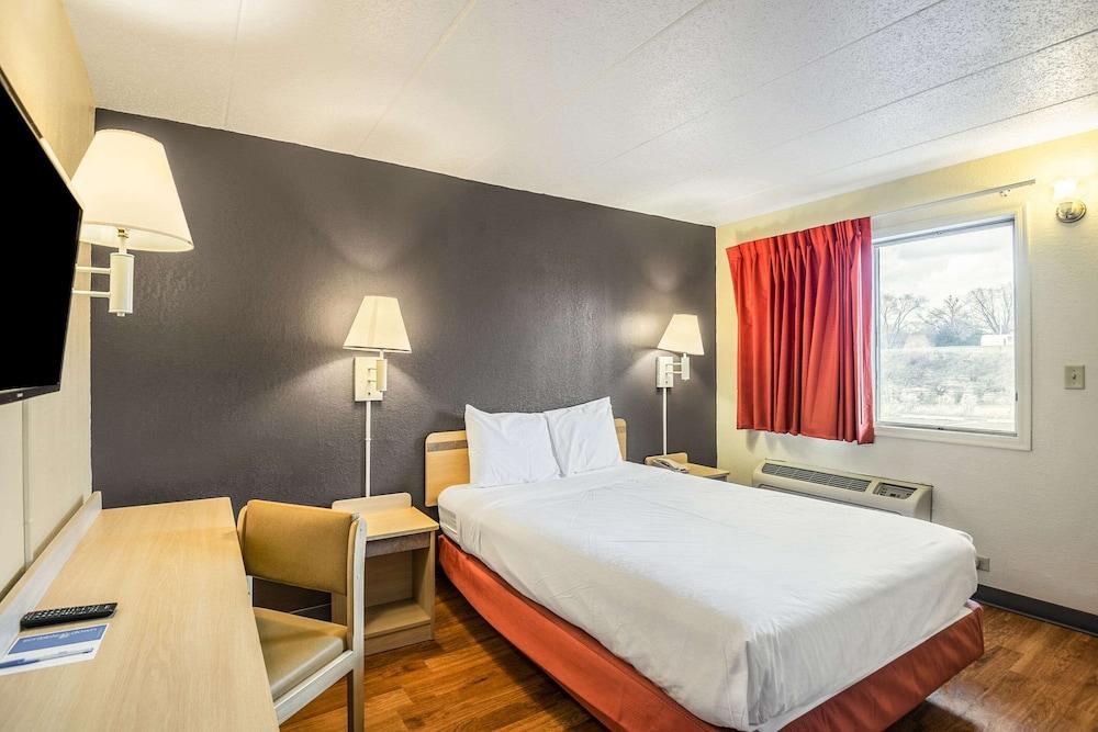 Rodeway Inn Dubuque photo 21