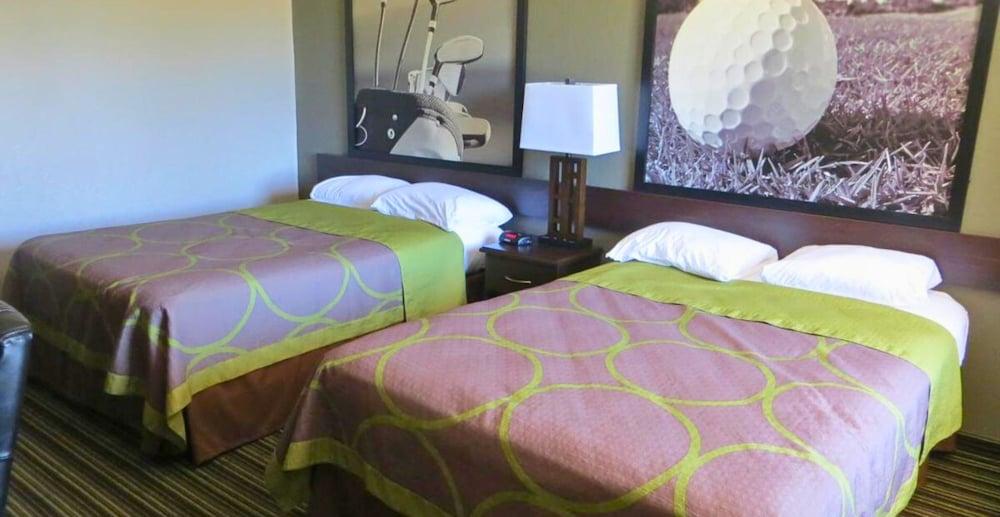 Super 8 by Wyndham Fort Myers photo 10