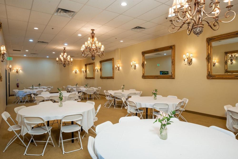 Silverland Inn and Suites photo 23