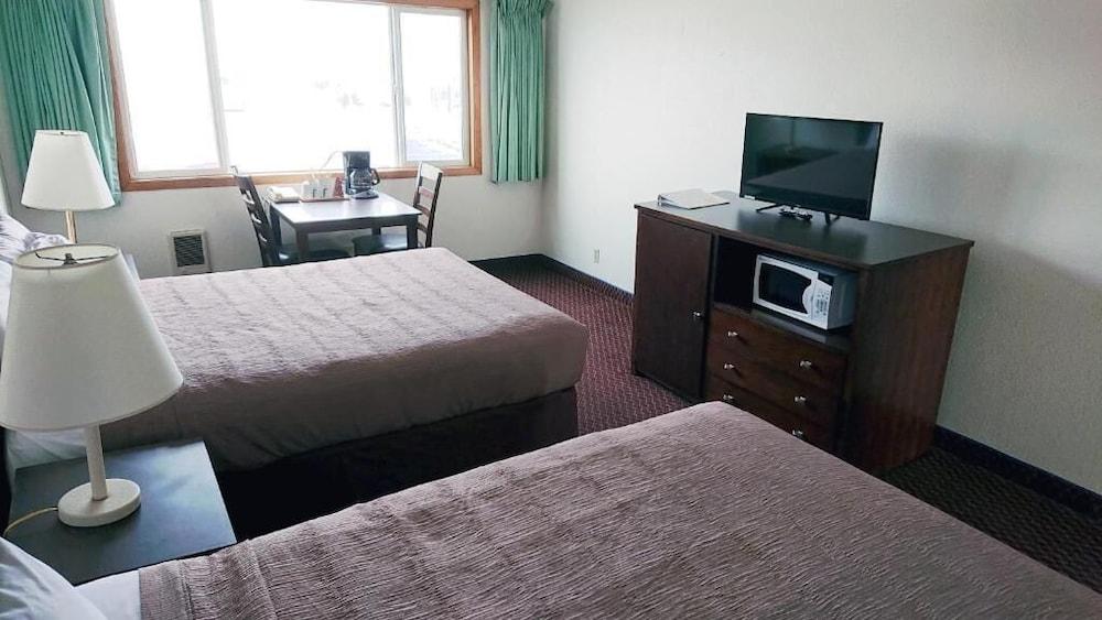Silver Sands Motel photo 14