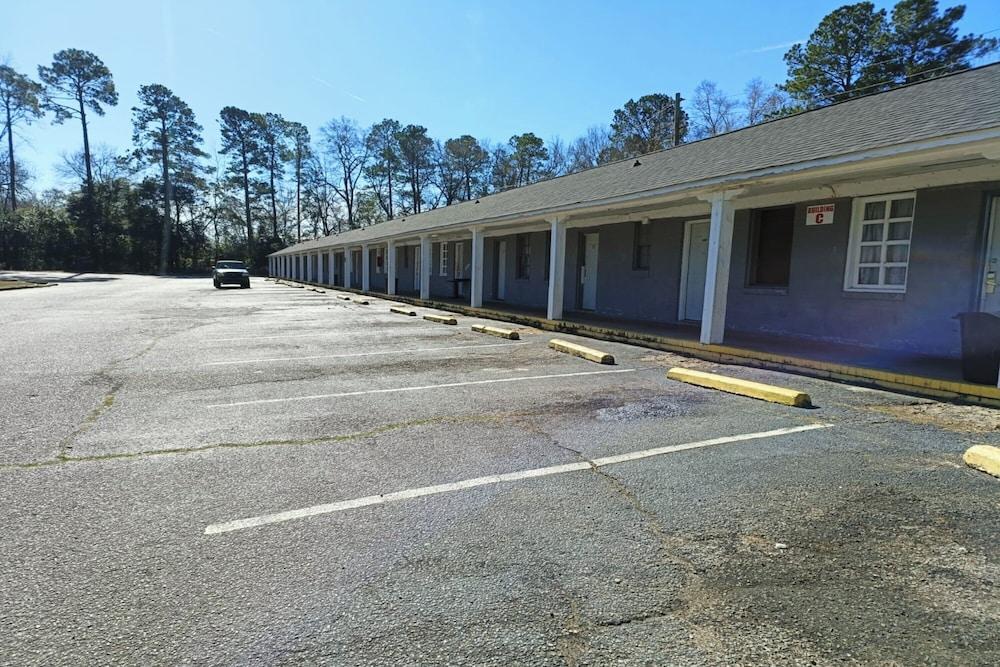 Crown Inn By Oyo Orangeburg Hwy 301 photo 25