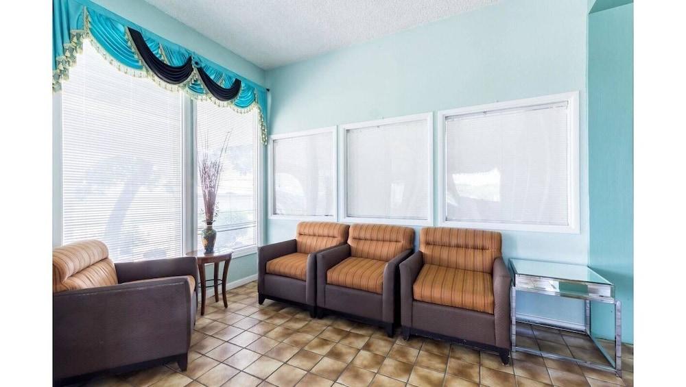 Home Suites Hill Country photo 30