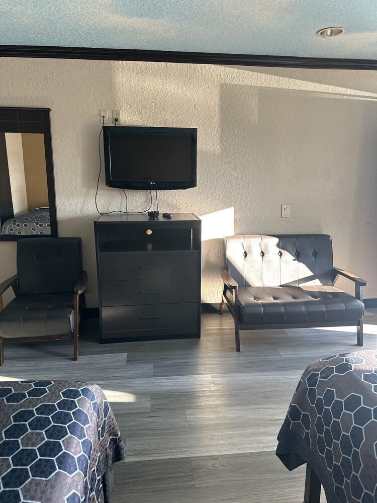 Luxury Inn and Suites photo 11