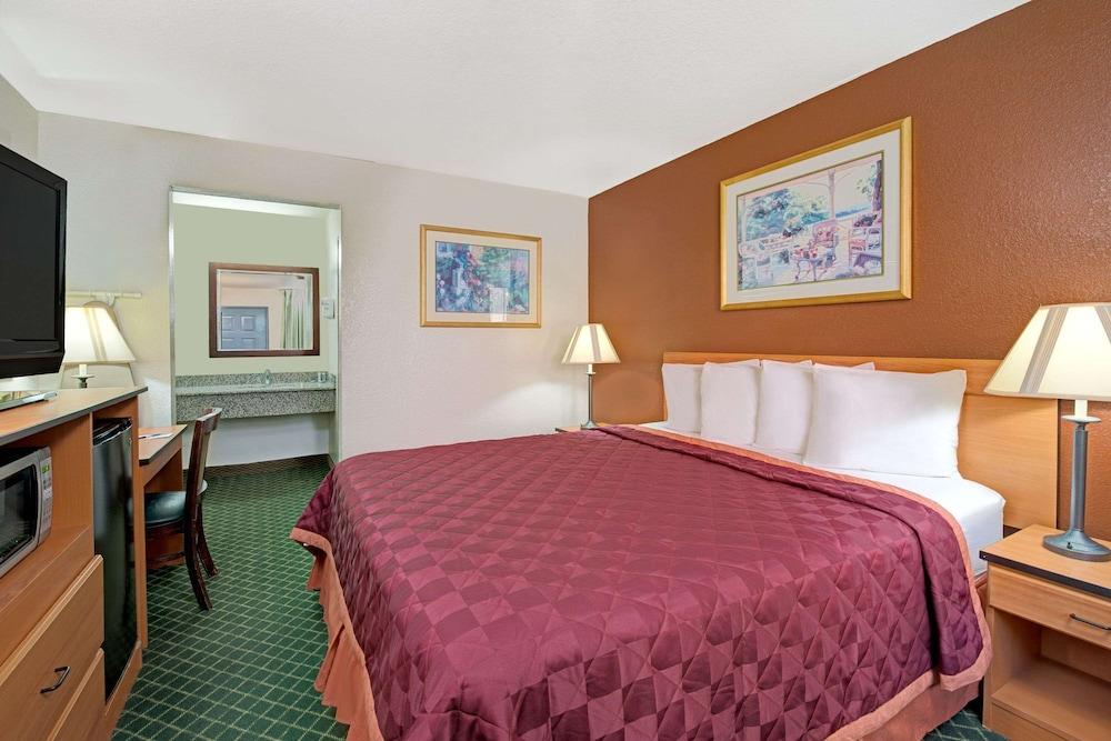 Travelodge by Wyndham Sacramento / Rancho Cordova photo 9