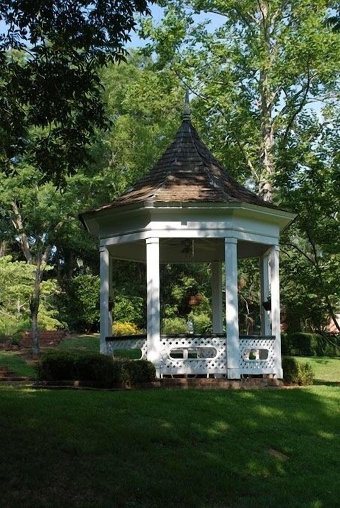 Monmouth Historic Inns and Gardens photo 49