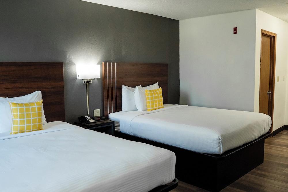 Victorian Inn & Suites photo 8