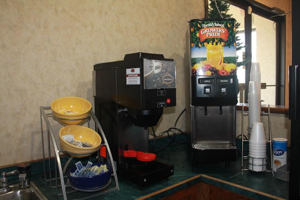 Econo Lodge Oacoma - Chamberlain West photo 89