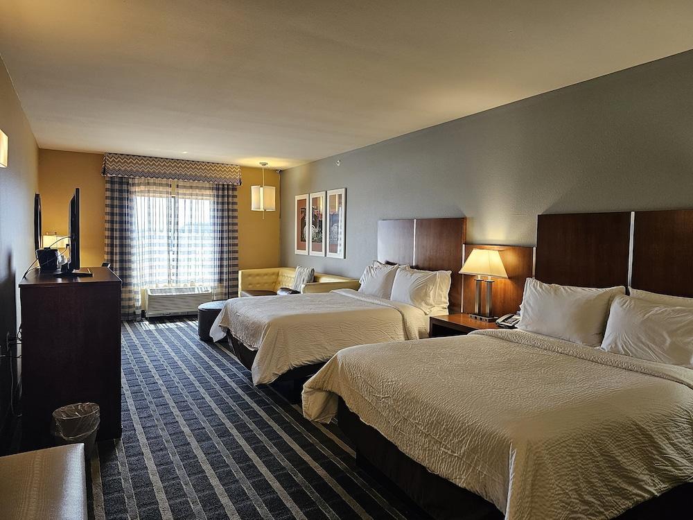 Holiday Inn Express & Suites Perry-National Fairground Area #34 by IHG photo 30