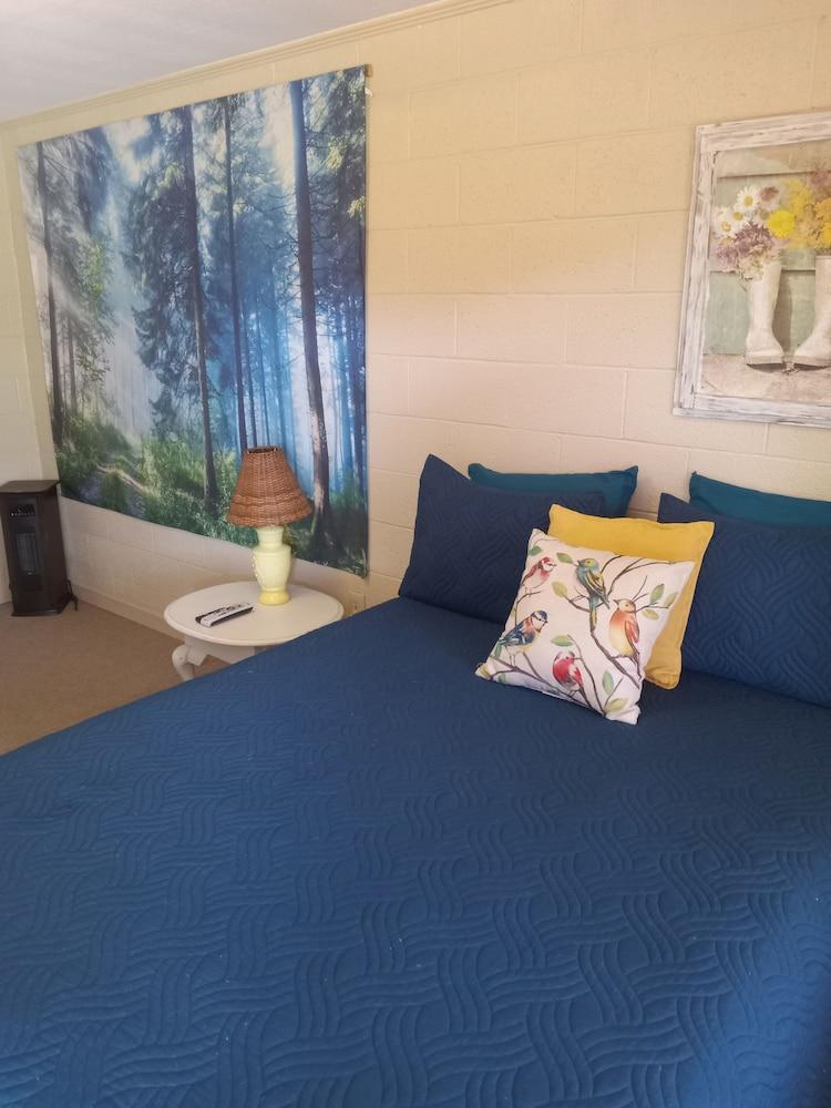 Cedar Falls Motel photo 9