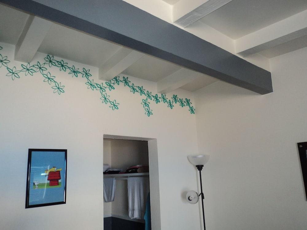 Traveler's Bed & Breakfast Hostel photo 20