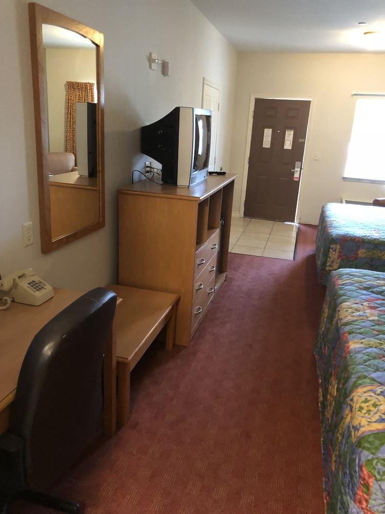Whitesboro Inn & Suites photo 9