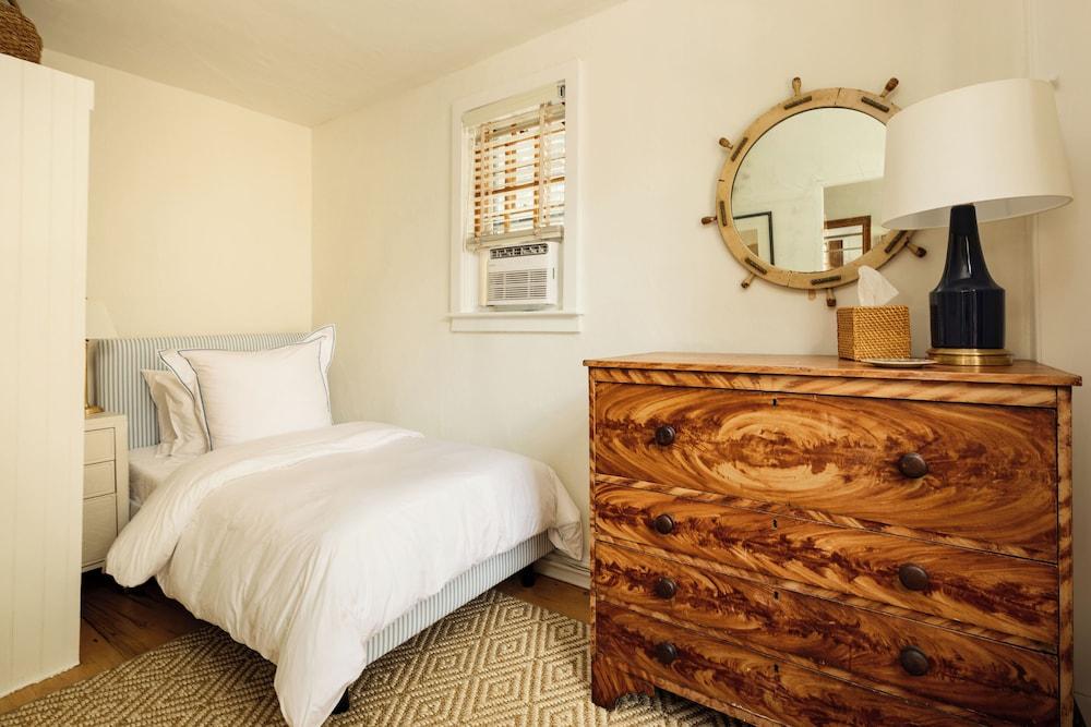 Sawyer House photo 4