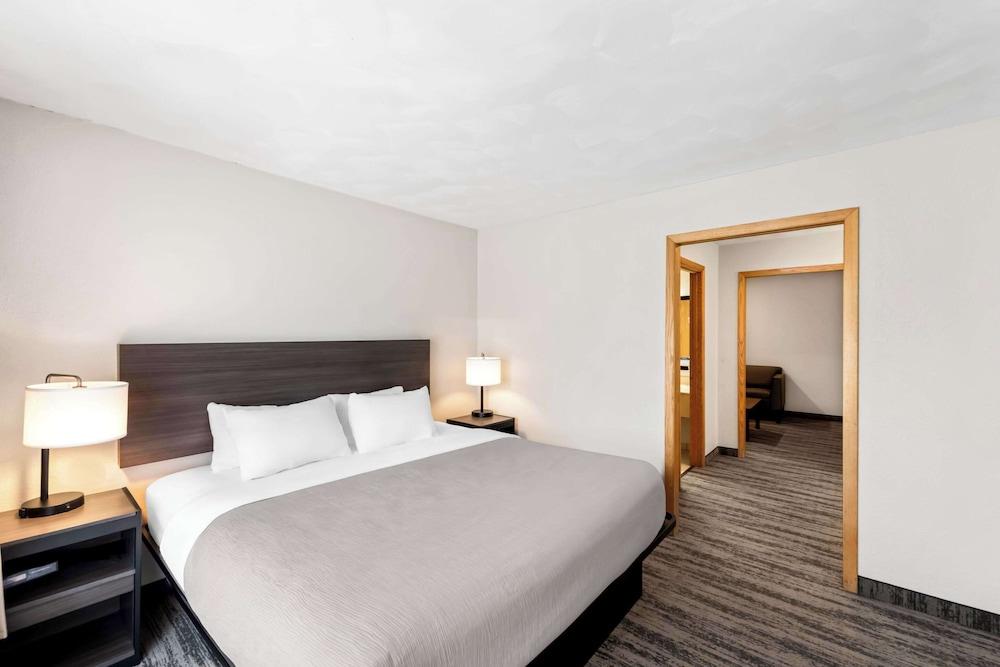 Quality Inn & Suites Munising photo 24