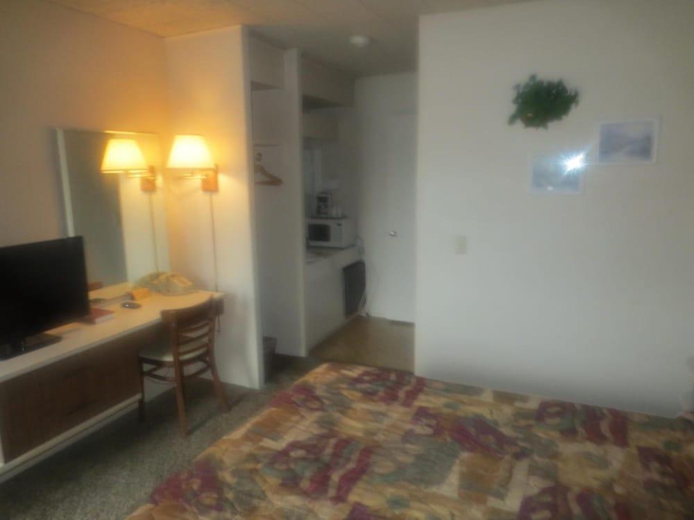Down Towner Inn photo 6