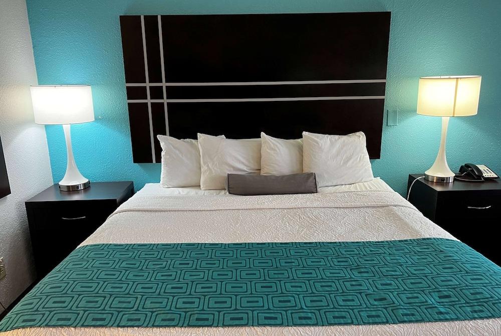 Howard Johnson by Wyndham Houston Heights/Downtown photo 7