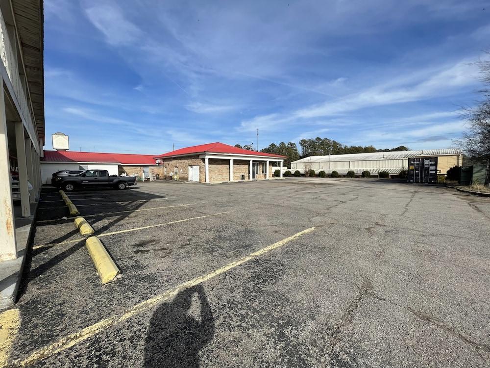 COVERED BRIDGE INN & SUITES photo 14