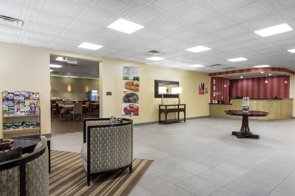 Quality Inn & Suites Charleston - Civic Center photo 9