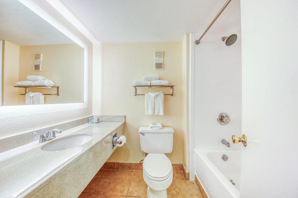 B&B Hotel Orlando International Drive Near Universal - Newly Renovated! photo 32