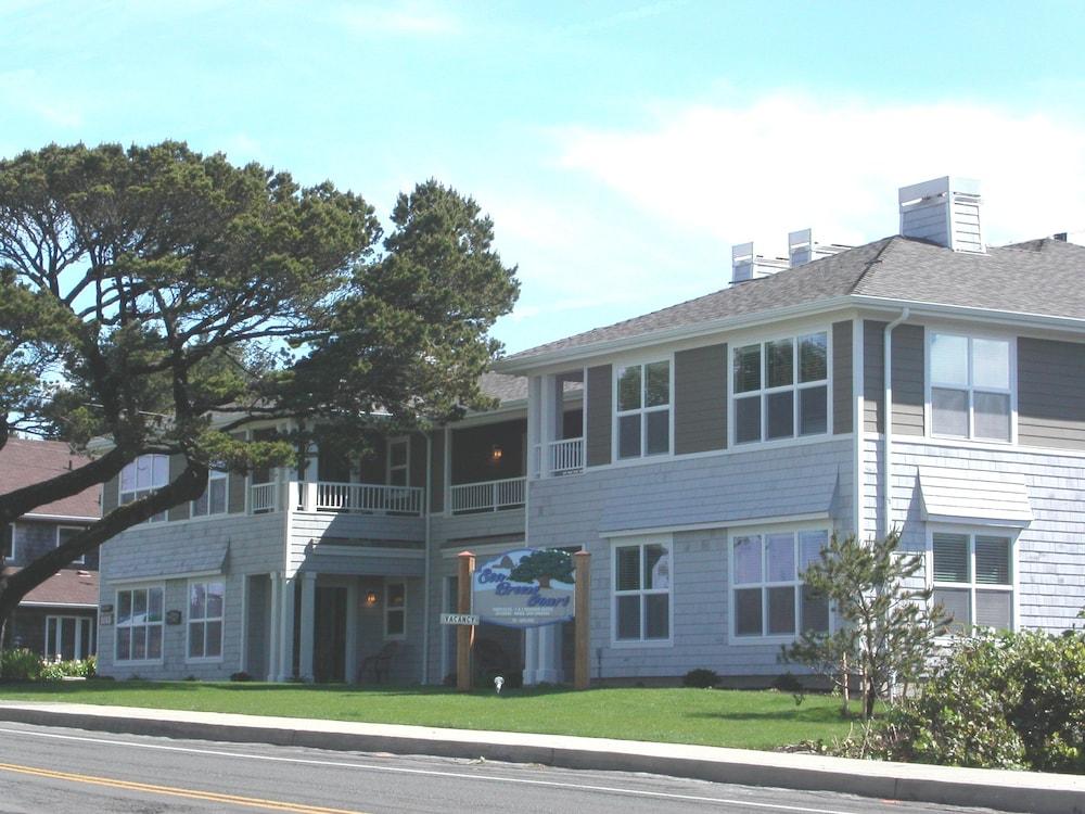 Sea Breeze Court photo 1
