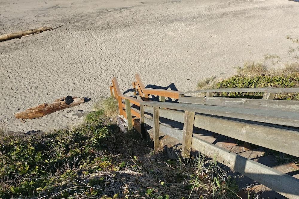 Sailor Jack's Oceanfront Inn photo 73