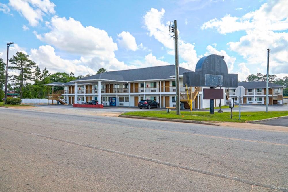 Economy Inn By OYO Ashburn photo 2