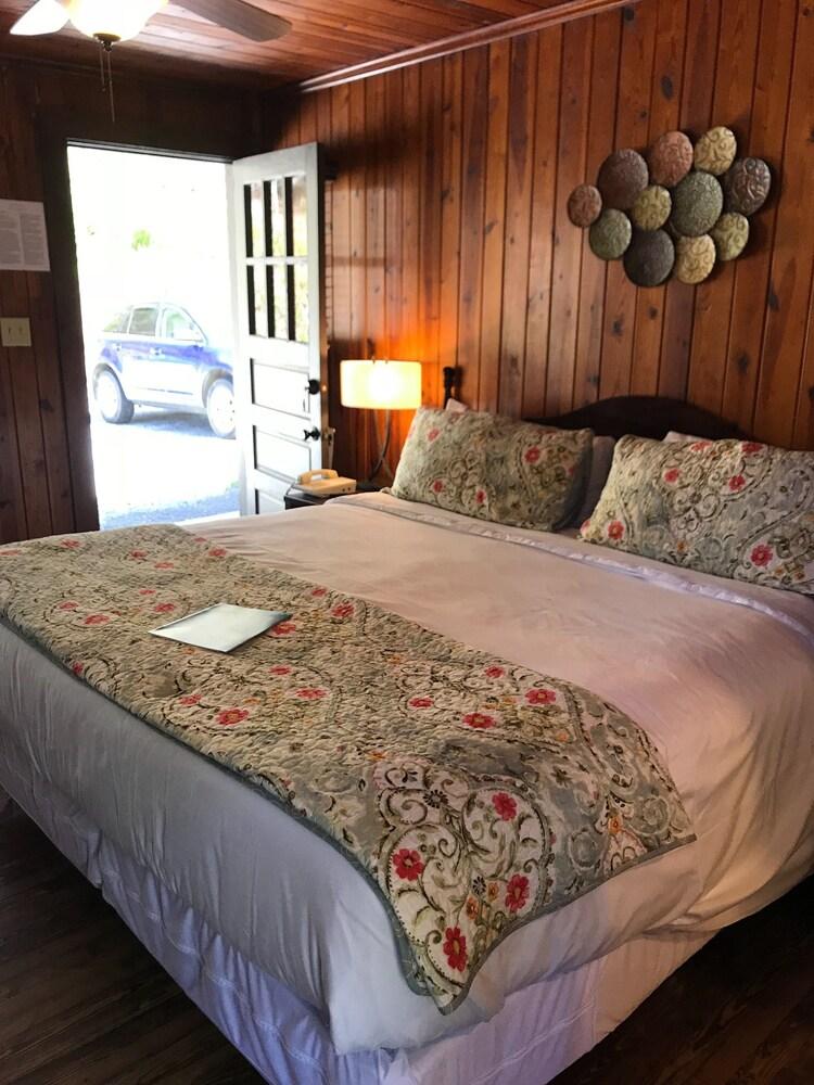 The Riverside Lodge at Chimney Rock photo 53