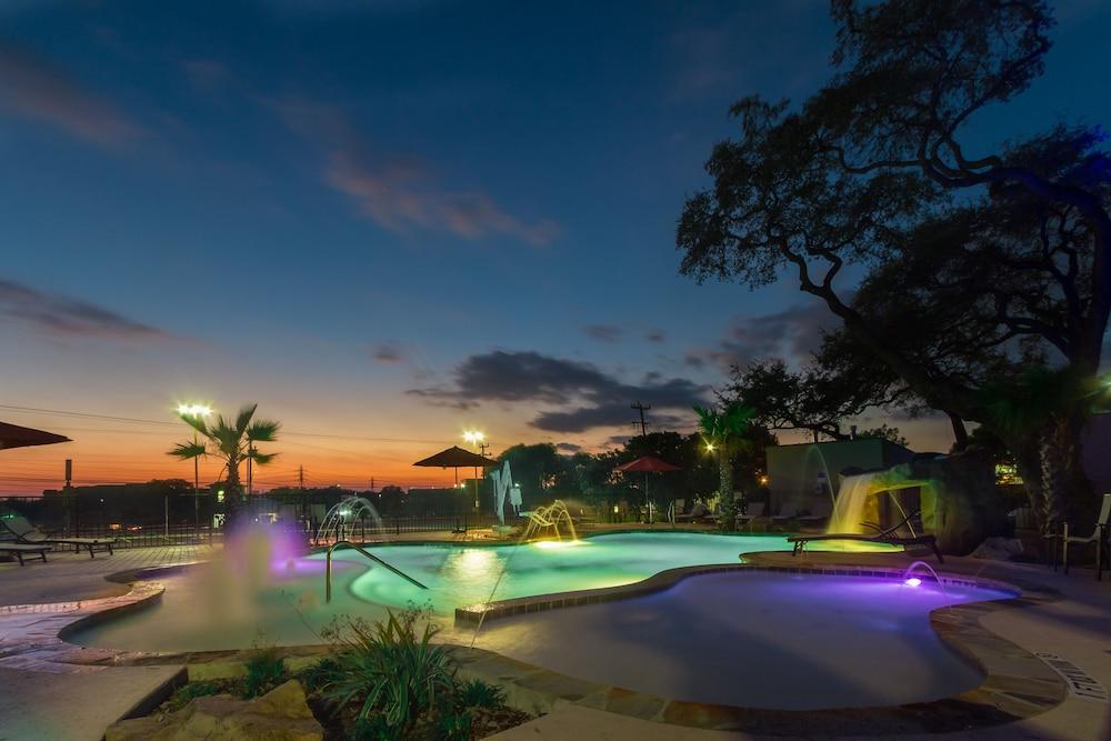 Holiday Inn Express & Suites San Antonio Medical-Six Flags by IHG photo 69