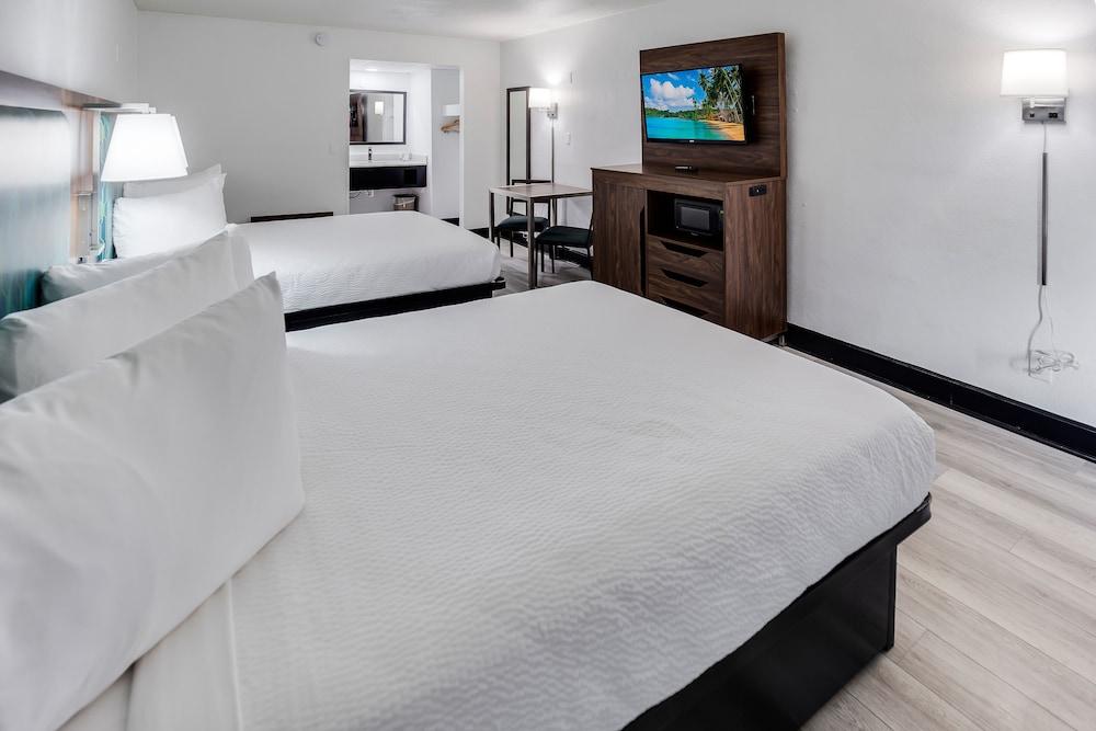 Blu Atlantic Oceanfront Hotel & Suites photo 40