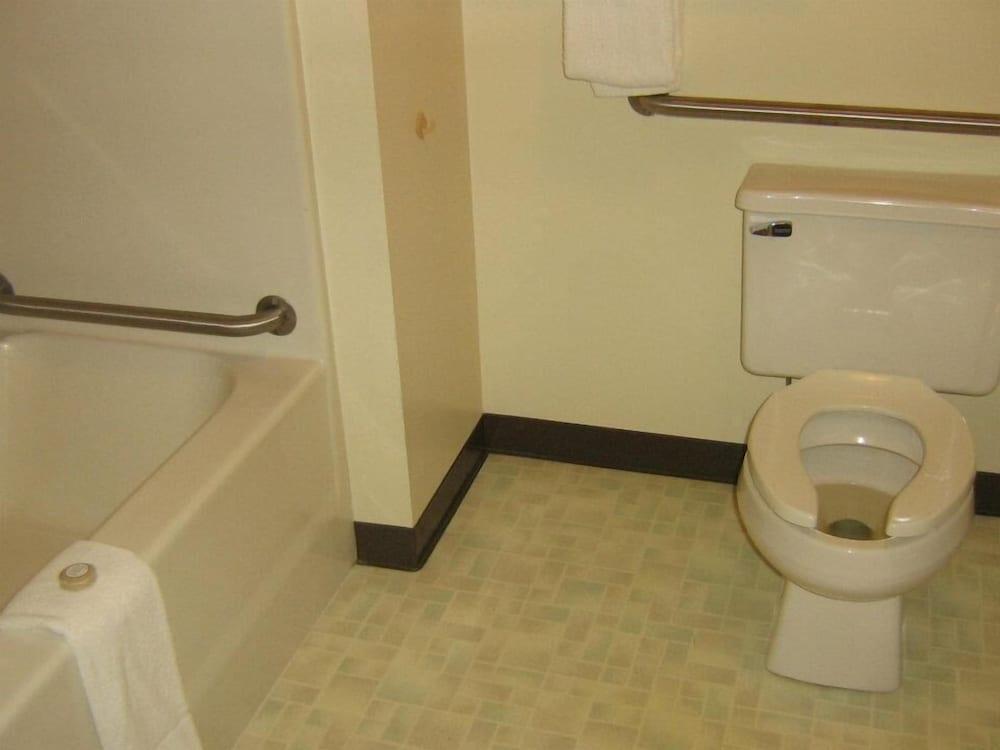 Chapel Hill Motel photo 31