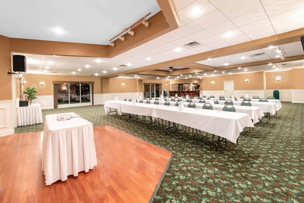 Summerset Hotel & Suites photo 26