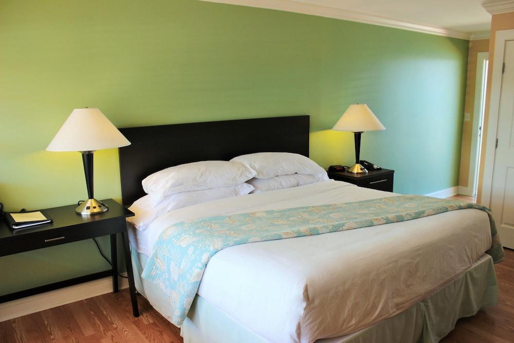 Edgewater Inn photo 8