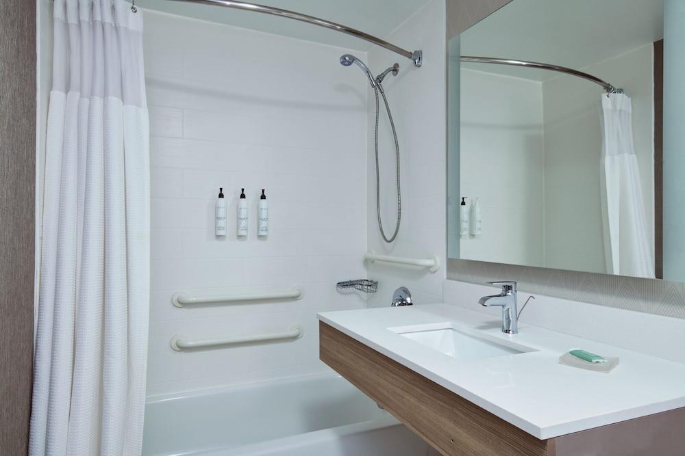 SpringHill Suites Detroit Southfield photo 15