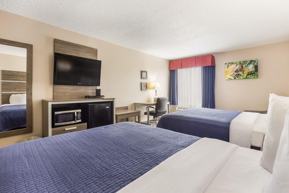 Hometown Inn photo 36
