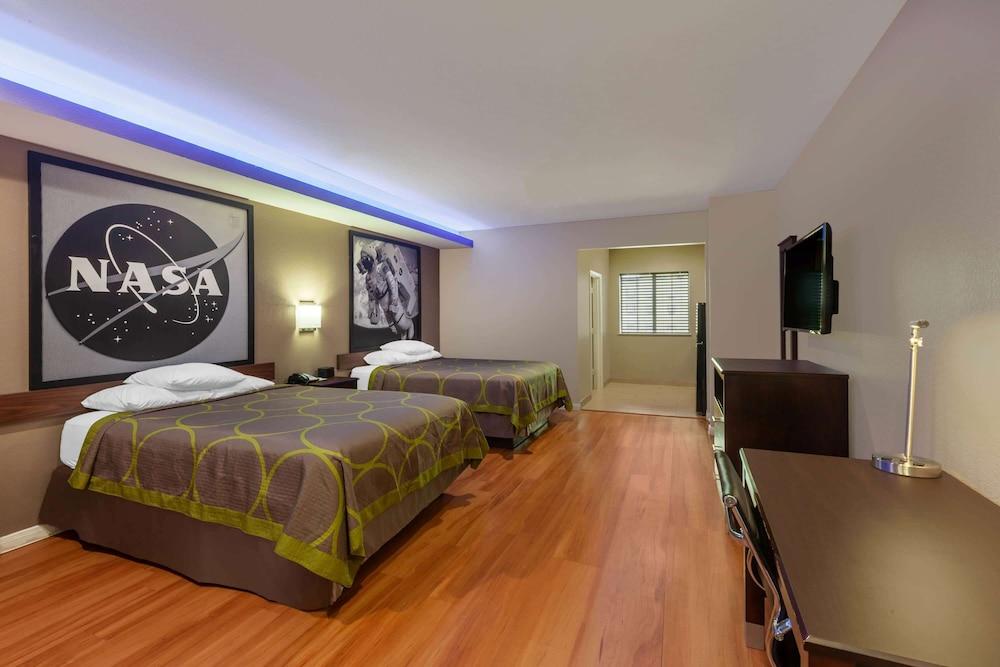 Super 8 by Wyndham Houston Northwest Cypress photo 5