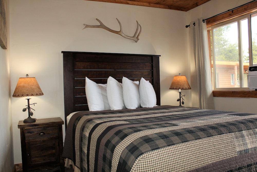 Elkhorn Cabins And Inn photo 41
