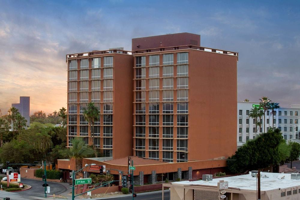 Holiday Inn Express & Suites Phoenix Midtown by IHG photo 75