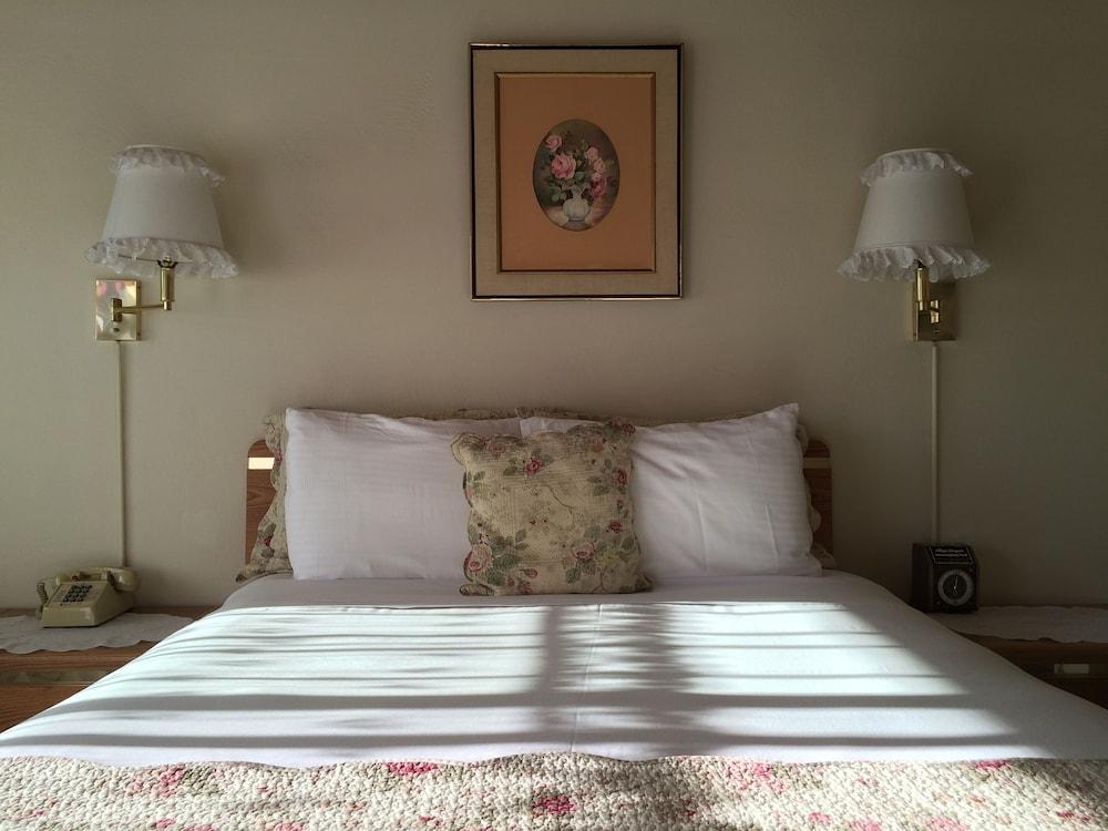 Sundown Inn photo 29