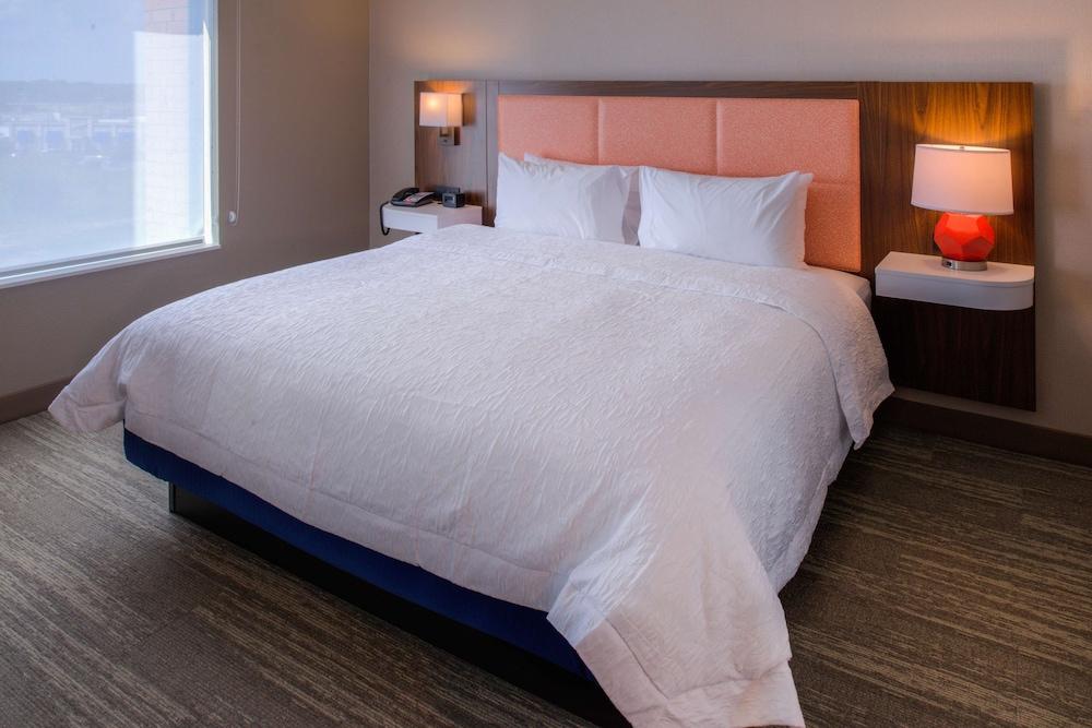 Hampton Inn & Suites Wixom photo 12