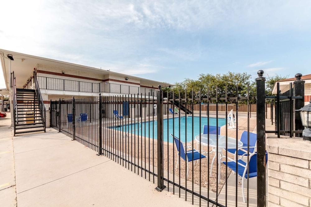 Motel 6 San Antonio, TX - South WW White Rd photo 35