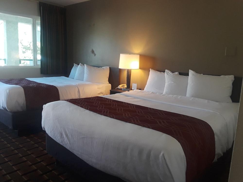 Econo Lodge Colorado Springs Downtown photo 12