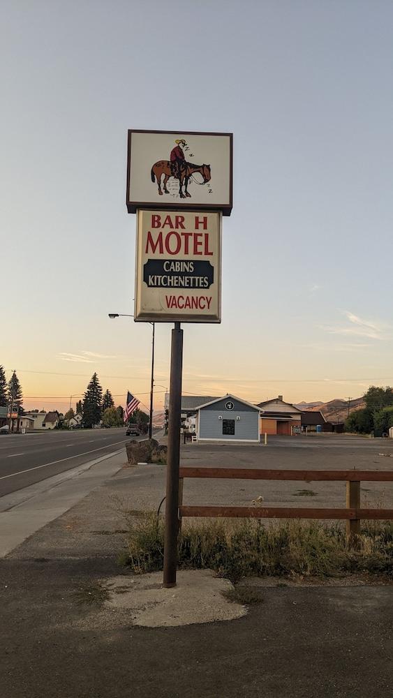 Bar H Motel photo 4