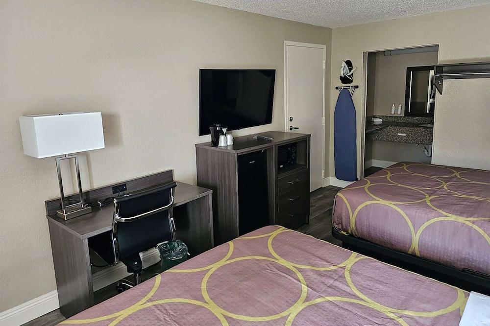 Super 8 by Wyndham Metairie photo 5