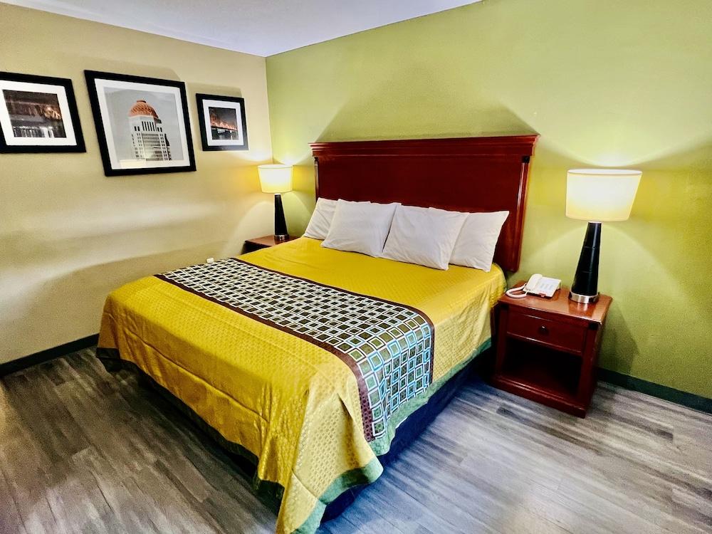 Deluxe Inn Miami, OK photo 17