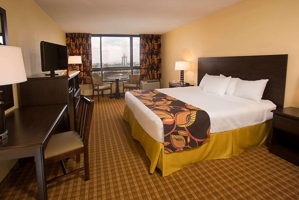 Ramada Plaza Resort & Suites by Wyndham Orlando Intl Drive photo 7