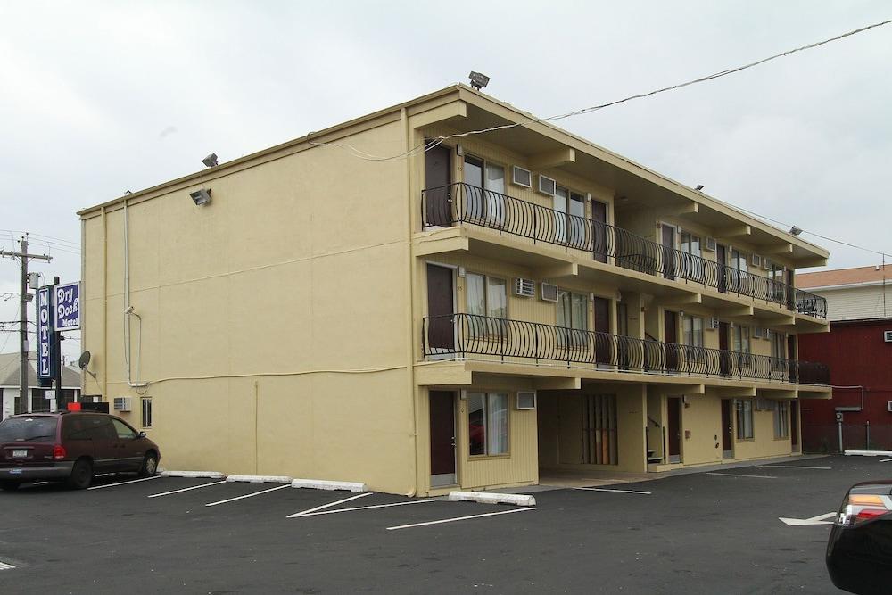 Dry Dock Motel photo 31