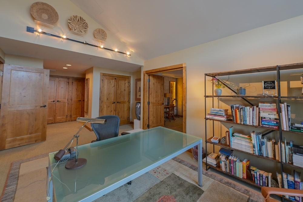 The Lodge at Mountaineer Square, A Vail Resorts Property photo 57