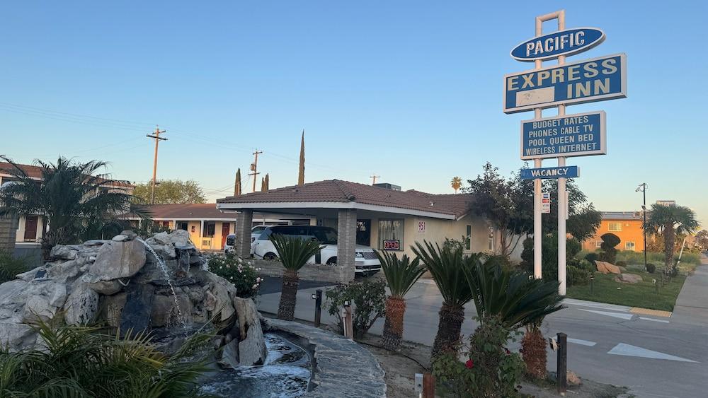 PACIFIC EXPRESS INN photo 1