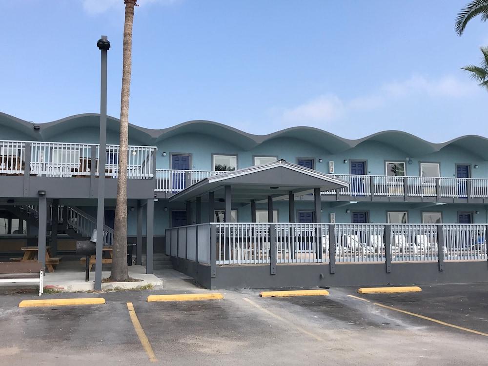 Blue Wave Inn photo 33